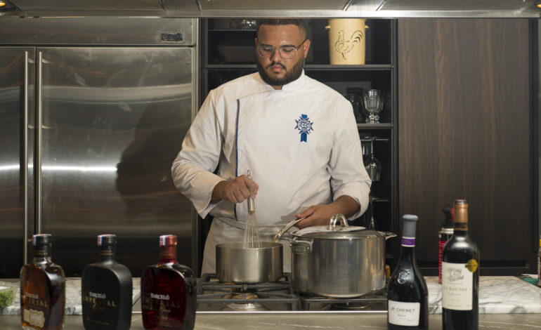 El chef Frankeli Alcántara ofrece un festín de alta cocina con corazón local