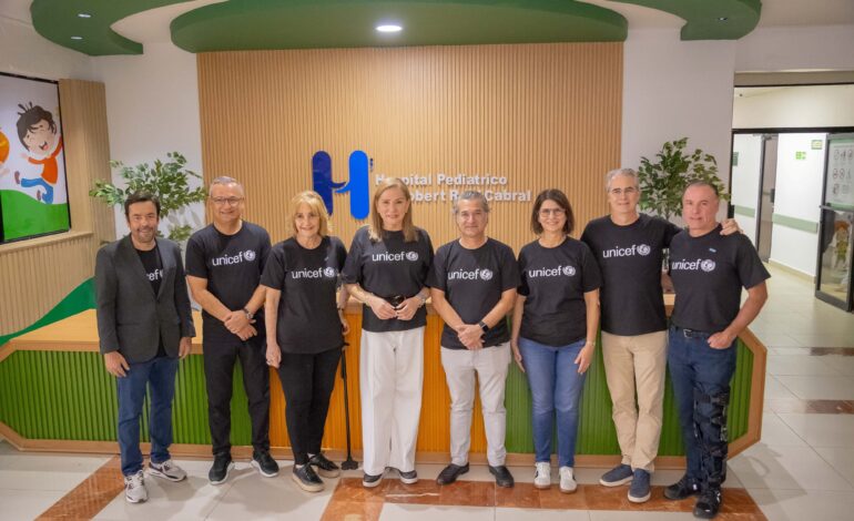 El calor de un abrazo que salva vidas: líderes empresariales y UNICEF conocen de cerca el impacto del Método Mamá Canguro en República Dominicana