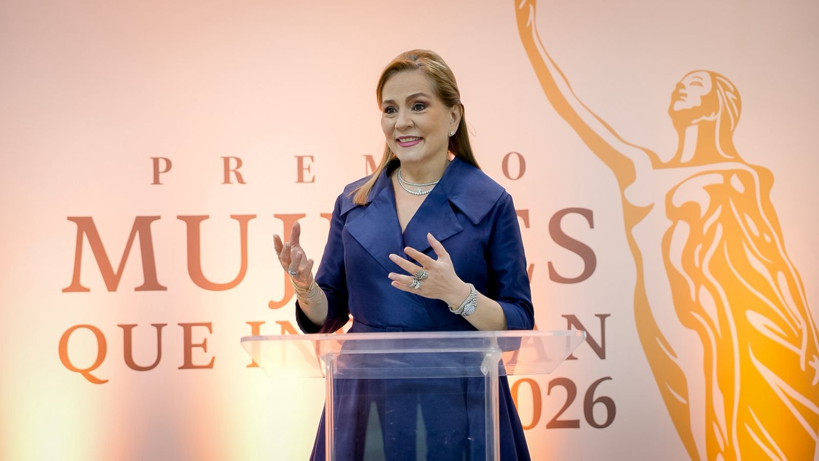 Jatnna Tavárez será galardonada con el Premio Mujeres que Inspiran a la Trayectoria Profesional