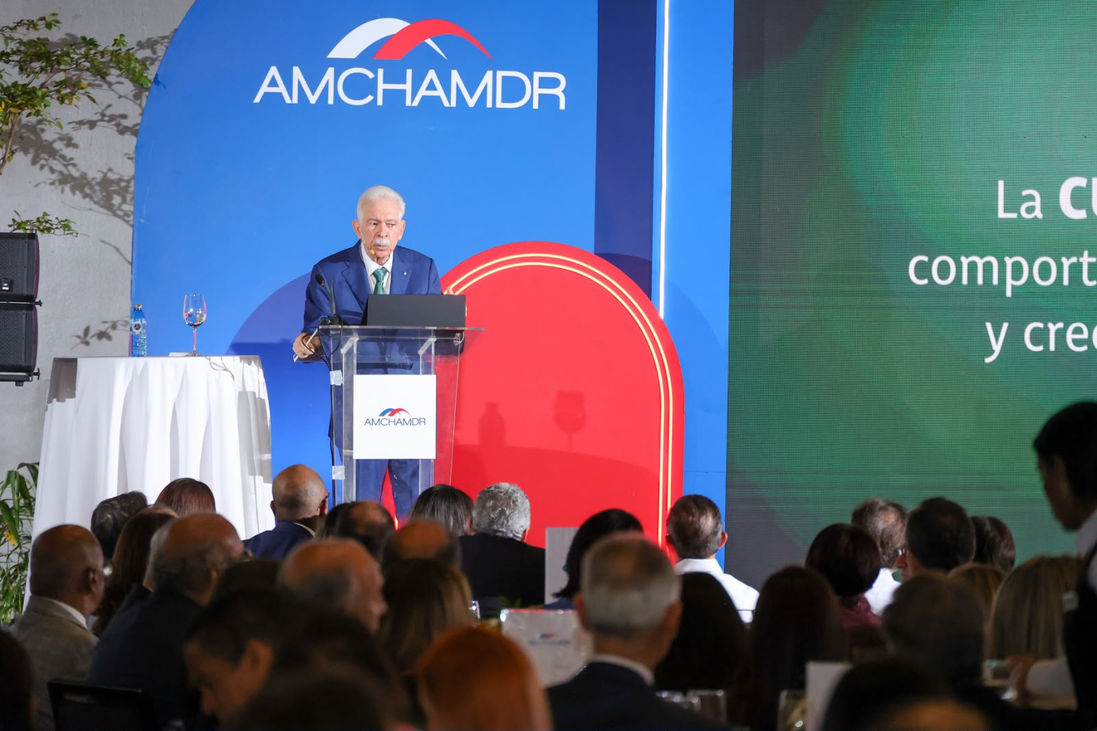 Molina Achécar propone un crecimiento económico basado en productividad, tecnología y educación